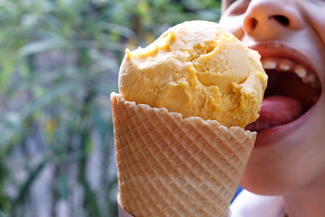 Child eating an ice cream scoop. Image Credit Ehécatl Cabrera via Wikimedia.